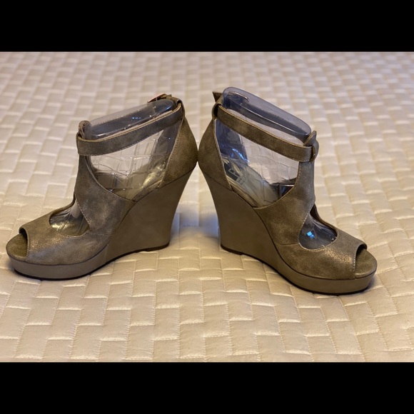 BC footwear pewter platform sandals - Picture 4 of 5